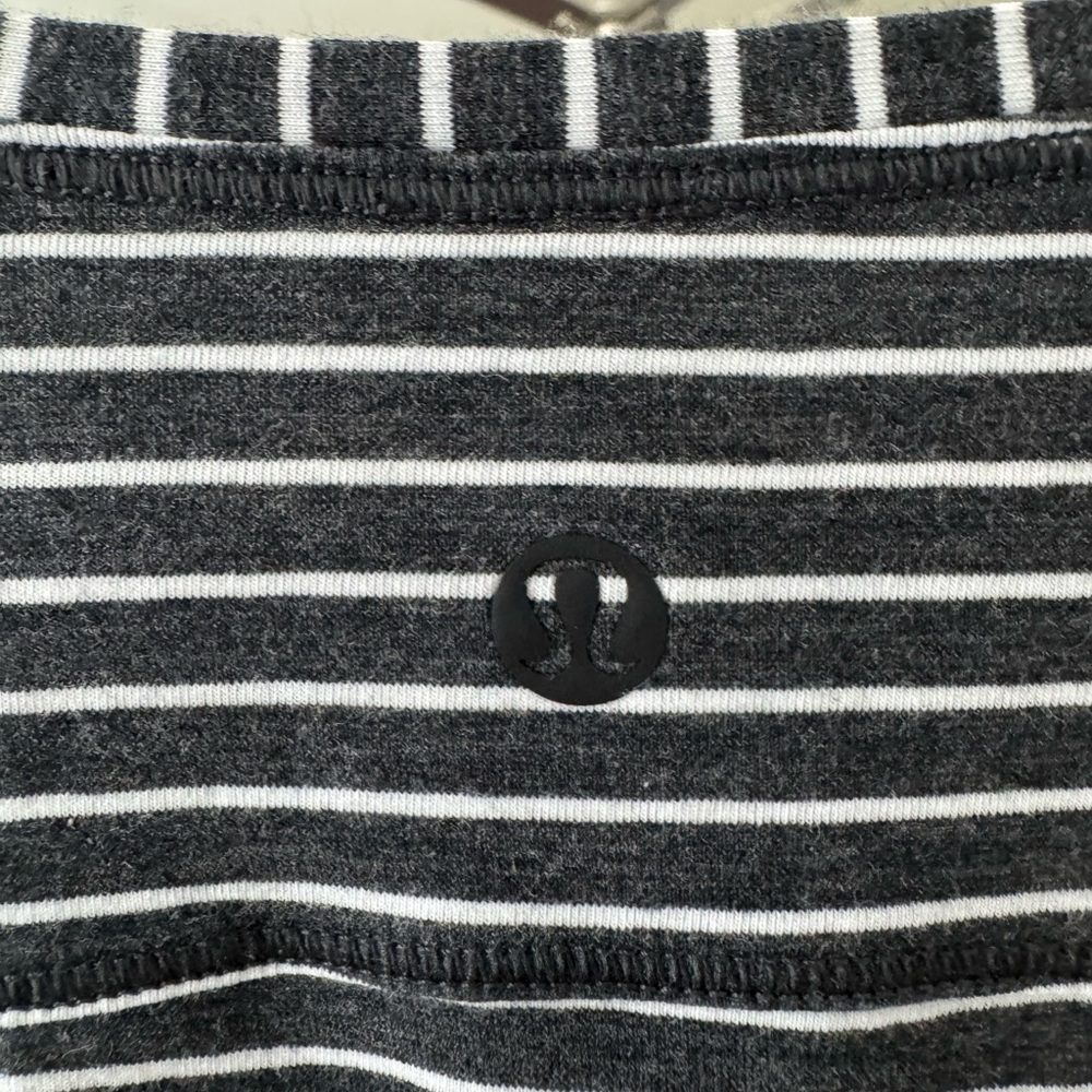 ๐๏ธ Clearance Lululemon To The Point Long Sleeve Heathered Black & White Stripe - Picture 8 of 8